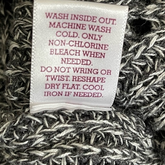 So sz med sweater crew neck in a heather knit blk/off white - Picture 14 of 14